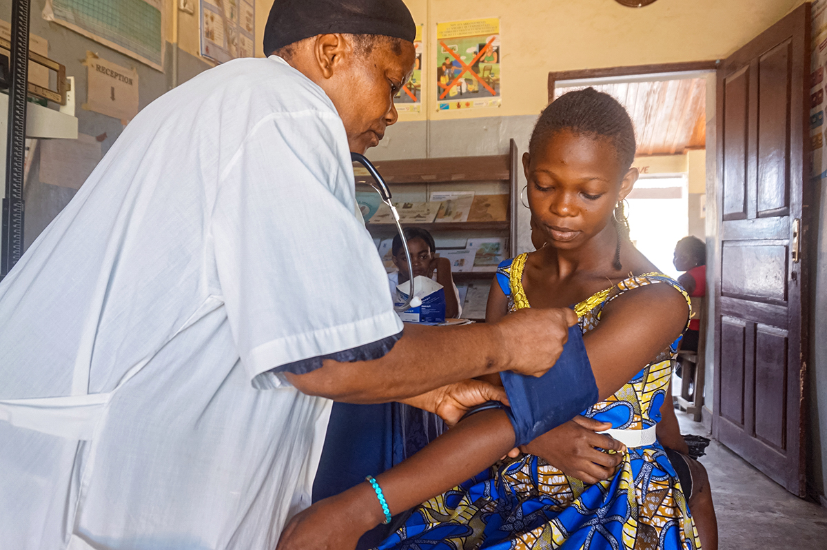 In DRC, Unlicensed Nurses Make House Calls For Cheap