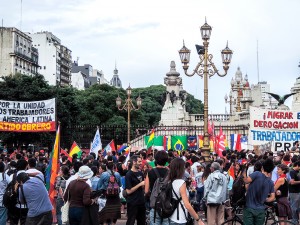 Citizens React: Argentines Discuss Order Placing New Restrictions on Immigration