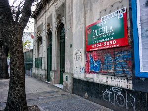 Plummeting Peso Sinks Hopes of First-Time Home Buyers in Argentina