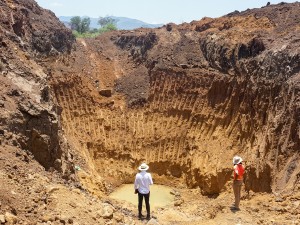 Dying for Gold: Rich Industry Relies on Freelance Miners